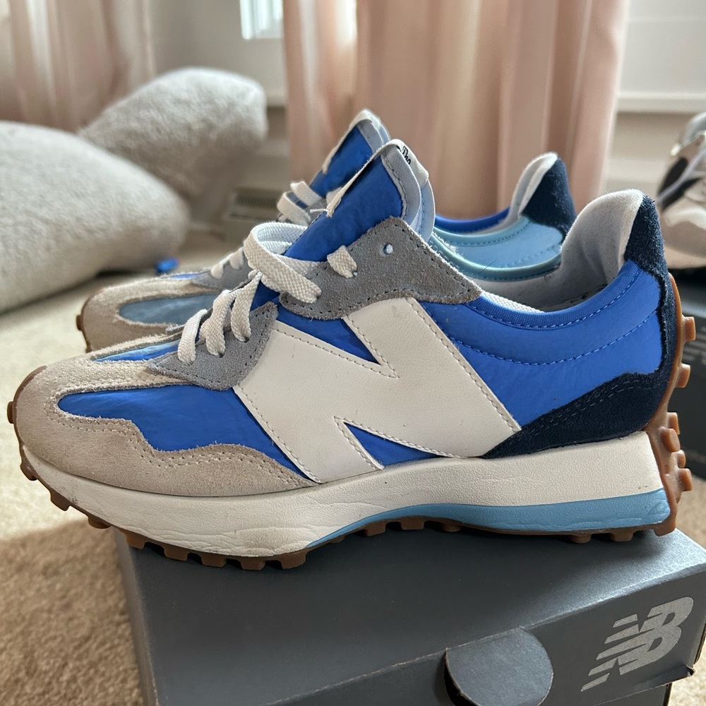 Women’s New Balance 327 size 6